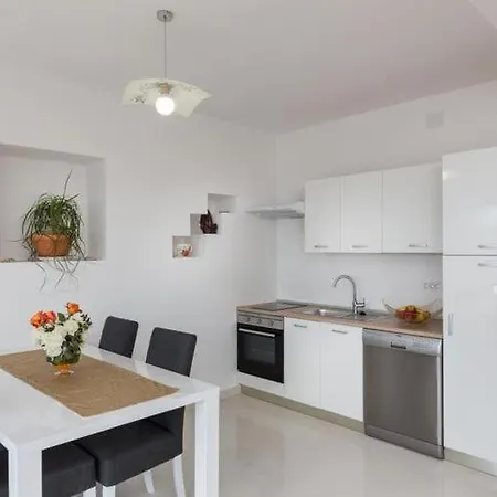 Manuela - Comfort One-bedroom With Terrace And Sea View *