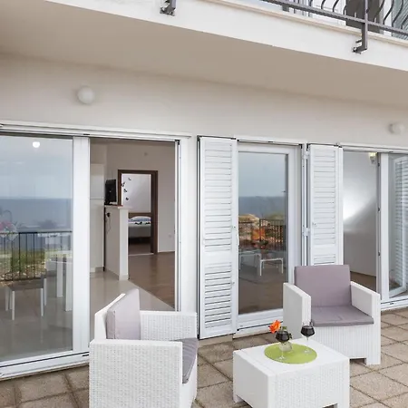 Manuela - Comfort One-bedroom With Terrace And Sea View Apartament Cavtat